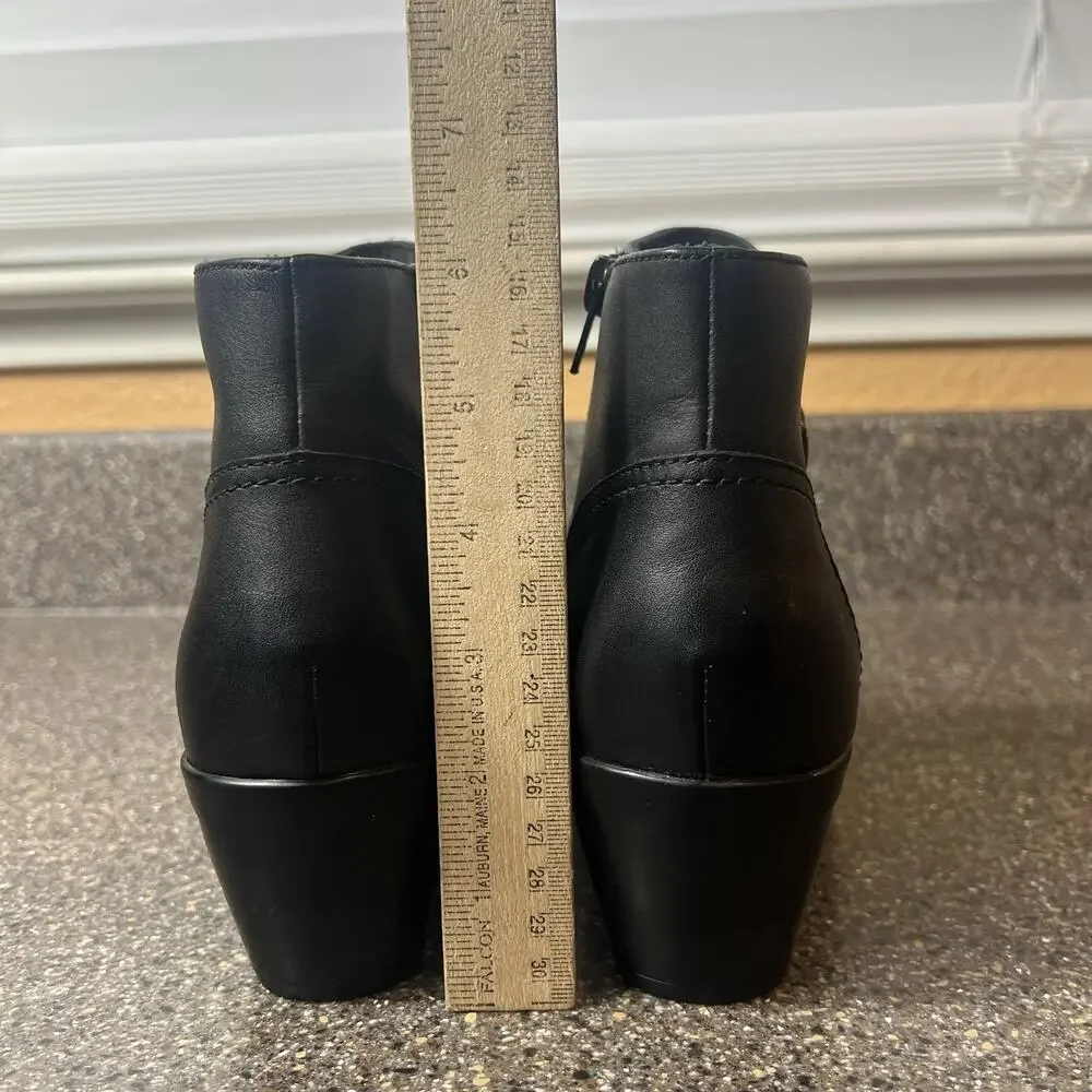 Clarks Collection Womens Sz 8W Black Leather Ankle Boots Heel Zip Comfort Casual